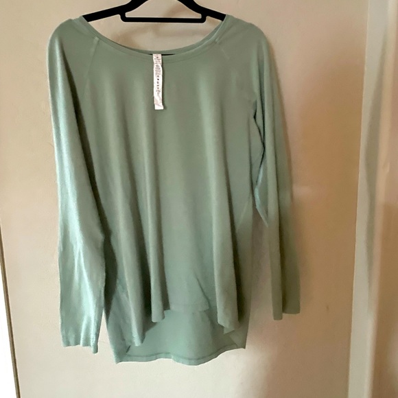 Lululemon shirt - Picture 1 of 5